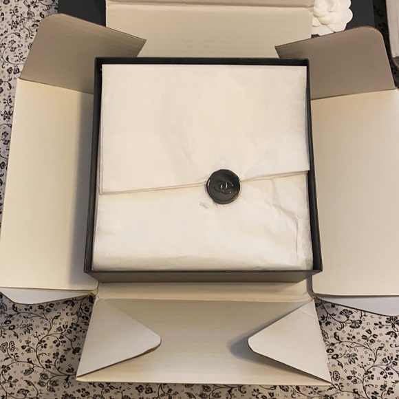 SALE❗️Authentic Chanel Box & Receipt Holder - Picture 2 of 5